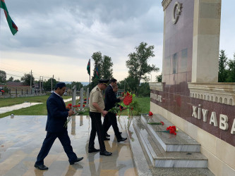 Oğuz Rayon İcra Hakimiyyətinin başçısı Cavid Əbdul-Qədirov “Şəhidlər Xiyabanını” ziyarət edib.