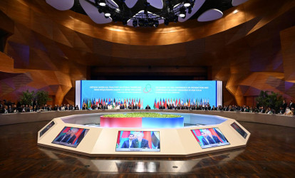 İlham Əliyev AQEM-in 7-ci Zirvə Toplantısında çıxış edib
