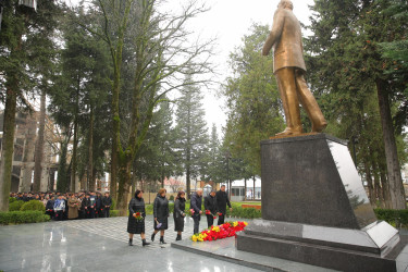 Ulu Öndər Heydər Əliyevin əziz xatirəsi Oğuzda böyük ehtiramla anıldı