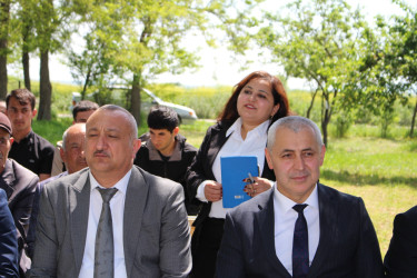 Maluq yaşayış sahəsində səyyar vətəndaş qəbulu keçirilib və şəhid atası ilə görüşülüb