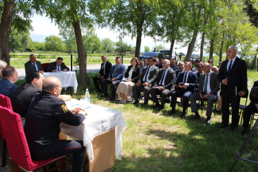 Maluq yaşayış sahəsində səyyar vətəndaş qəbulu keçirilib və şəhid atası ilə görüşülüb