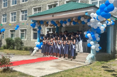Ümumtəhsil məktəblərində “Son zəng” tədbirləri keçirilib