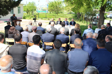 Maluq yaşayış sahəsində səyyar vətəndaş qəbulu keçirilib və şəhid atası ilə görüşülüb
