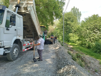Yemişanlı kəndinin avtomobil yollarının əsaslı təmir işlərinə başlanılmışdır