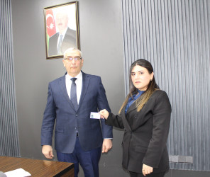 YAP Oğuz rayon təşkilatı Şəhid ailə üzvlərinə və Vətən Müharibəsi iştirakçısına üzvlük vəsiqələri təqdim olunub