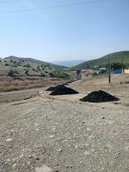 Qarabulaq kəndində şəhid ailələrinin yaşayış ünvanlarına gedən avtomobil yollarında təmir işləri aparılmışdır.