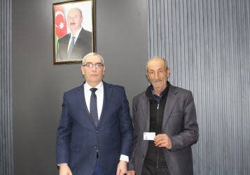 YAP Oğuz rayon təşkilatı Şəhid ailə üzvlərinə və Vətən Müharibəsi iştirakçısına üzvlük vəsiqələri təqdim olunub