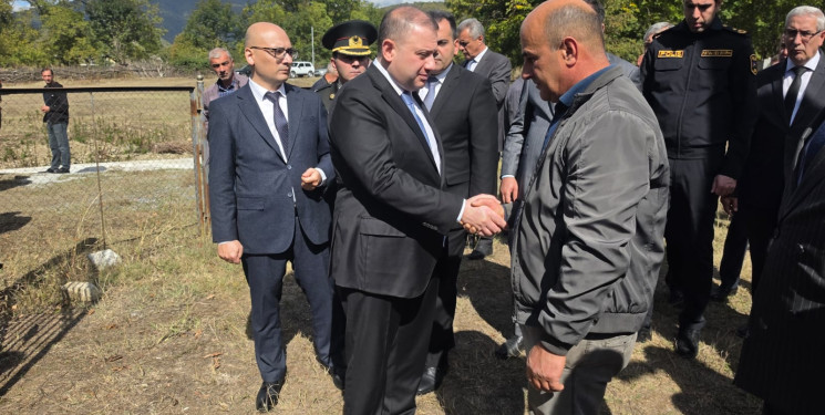 Rayon İcra Hakimiyyətinin başçısı şəhid anasının yas mərasimində iştirak edib