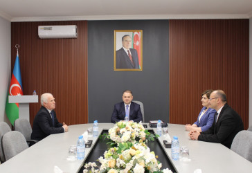 Oğuz Ailə folklor xalq kollektivinin rəhbəri Əşrəf Salahov təltif edildi