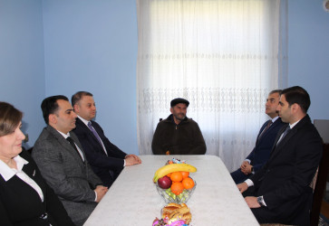 Xaçmazqışlaq kəndində səyyar vətəndaş qəbulu keçirilib və şəhid ailəsi ziyarət edilib