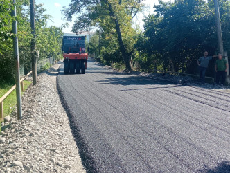Tərkeş kəndinin avtomobil yollarının əsaslı təmir işlərinə başlanılmışdır