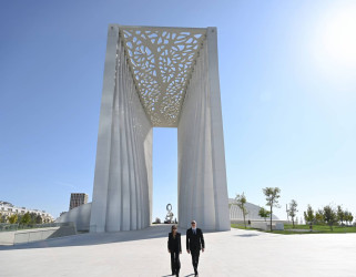 İlham Əliyev Anım Günü ilə əlaqədar Bakıdakı Zəfər parkında olub
